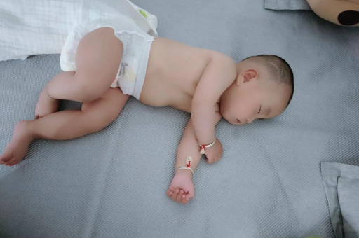 广州代怀试管生子几个月宝宝开始长牙